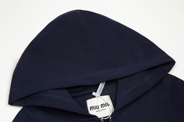 ブランドパーカー側面デザイン